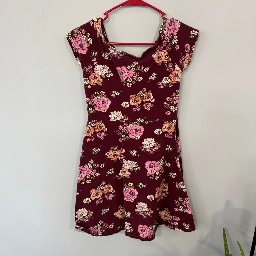 Arizona Jean Co. Dark Red Floral Mini Dress Size Medium Very Short Sleeves - Picture 1 of 4